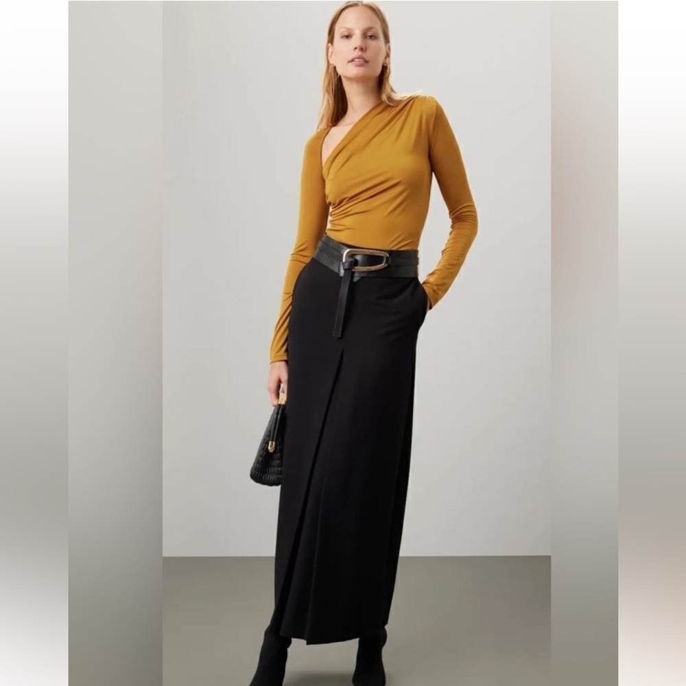 La pointe one shoulder ruched top